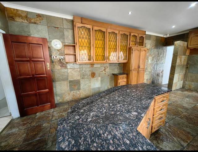 4 BEDROOM HOUSE FOR SALE IN VANDERBIJLPARK SW 5